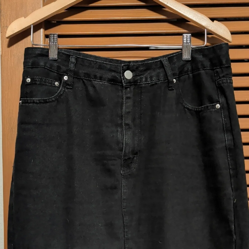 Midi Black Denim Skirt with Stretch And Side Slit